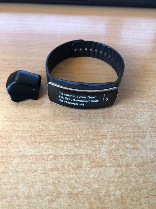 R1 start, no reserve! Samsung Gear Fit SM-R350