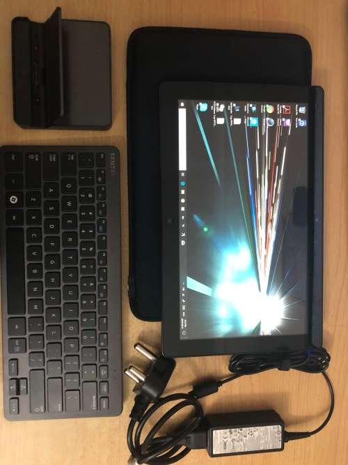 R1 Start, no reserve: Samsung Series 7 XE700 Slate Tablet PC