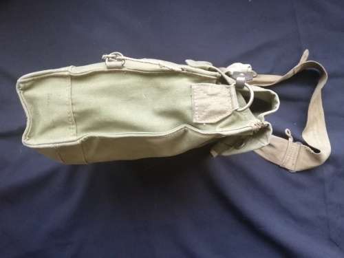 WW2 British/Canadian Gas mask and bag. U.D.F. issue.