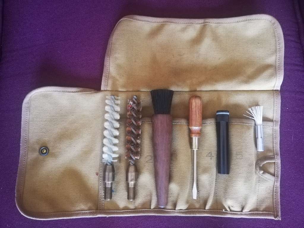 20mm cannon cleaning kit. Possibly Rhodesian. No overseas postage.