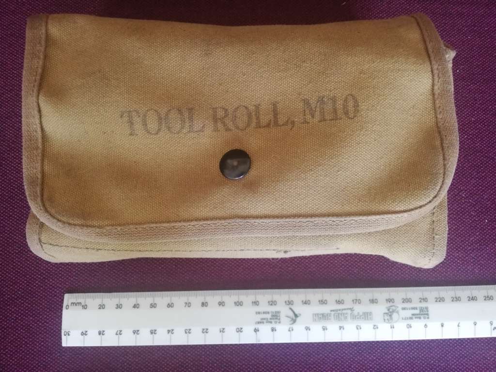 20mm cannon cleaning kit. Possibly Rhodesian. No overseas postage.