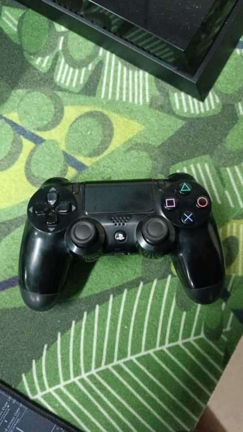 PS4 Slim 1TB + 13 Games + 2 wireless controllers