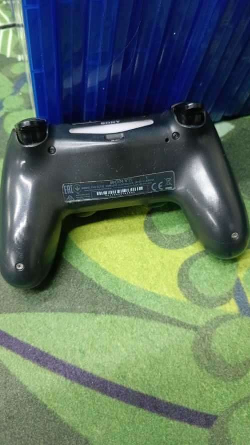 PS4 Slim 1TB + 13 Games + 2 wireless controllers