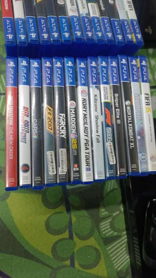PS4 Slim 1TB + 13 Games + 2 wireless controllers