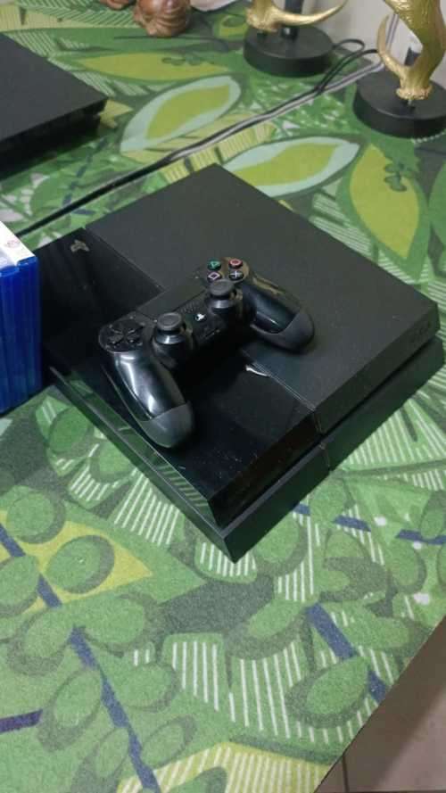 PS4 Slim 1TB + 13 Games + 2 wireless controllers