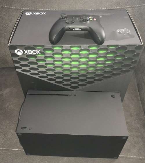 Xbox series X 1Tb console In immaculate condition 5 days old.