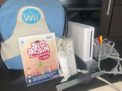 Nintendo wii collectors set with game.
