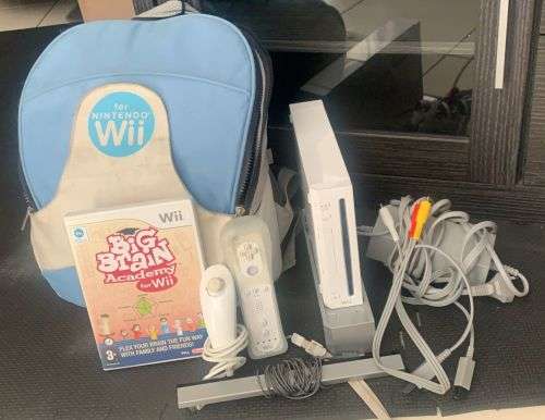 Nintendo wii collectors set with game.