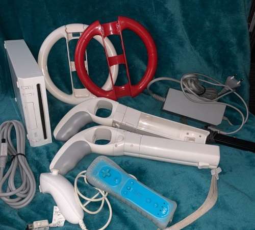 Nintendo Wii Complete with accessories. Wii motion plus controller and with European Av Cable.