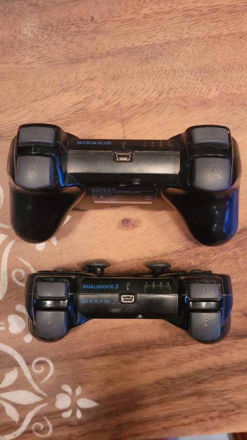 Sony Playstation 3 Slim 120GB Black + 2 Controllers + 2 Games + Cables