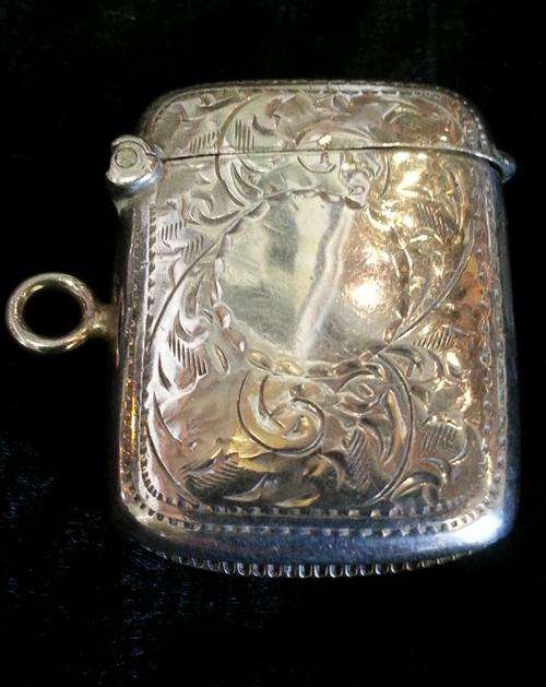 Hallmarked Sterling Silver Vesta Case by William Henry Sparrow ( 1911)