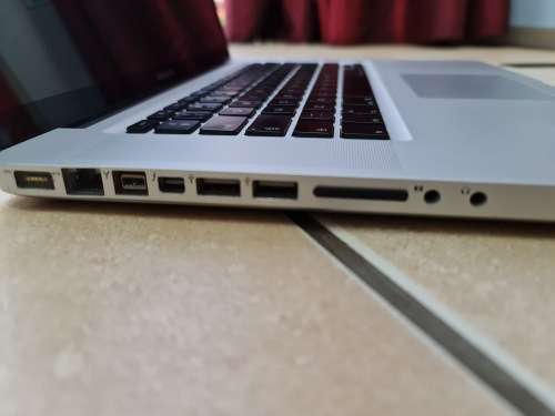 APPLE MACBOOK PRO - INTEL CORE I7 - PRISTINE CONDITION - 15 INCH MODEL A1286 - FULLY LOADED...