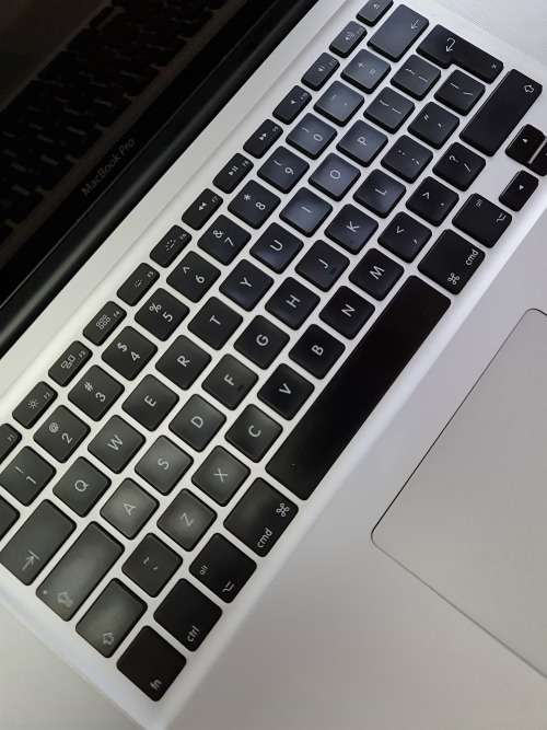 APPLE MACBOOK PRO - INTEL CORE I7 - PRISTINE CONDITION - 15 INCH MODEL A1286 - FULLY LOADED...