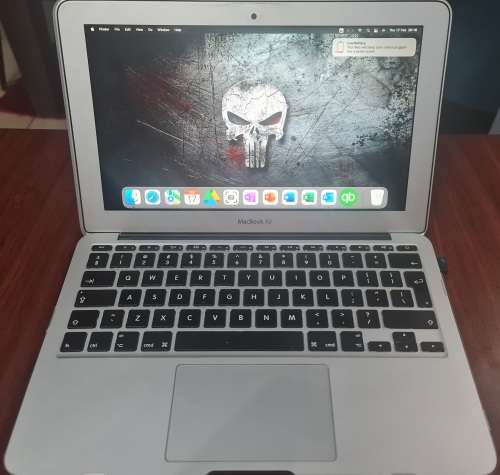 APPLE MACBOOK AIR 11` - 2015 MODEL - MONTERY OS - PRISITNE CONDITION