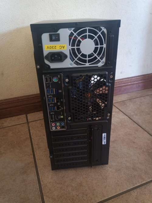 *Like New* Asus P67 Pro Desktop, Core i7, 500GB HDD, 8GB DDR3, Built-in Bluetooth, GTX 570 Graphics