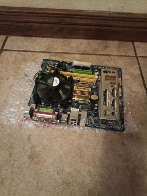Intel Core 2 Duo Starter Bundle (Motherboard, Backplate, Processor and Fan)