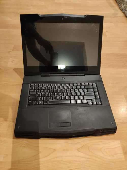 Dell Alienware M15x Gaming Laptop - FOR REPAIRS OR PARTS