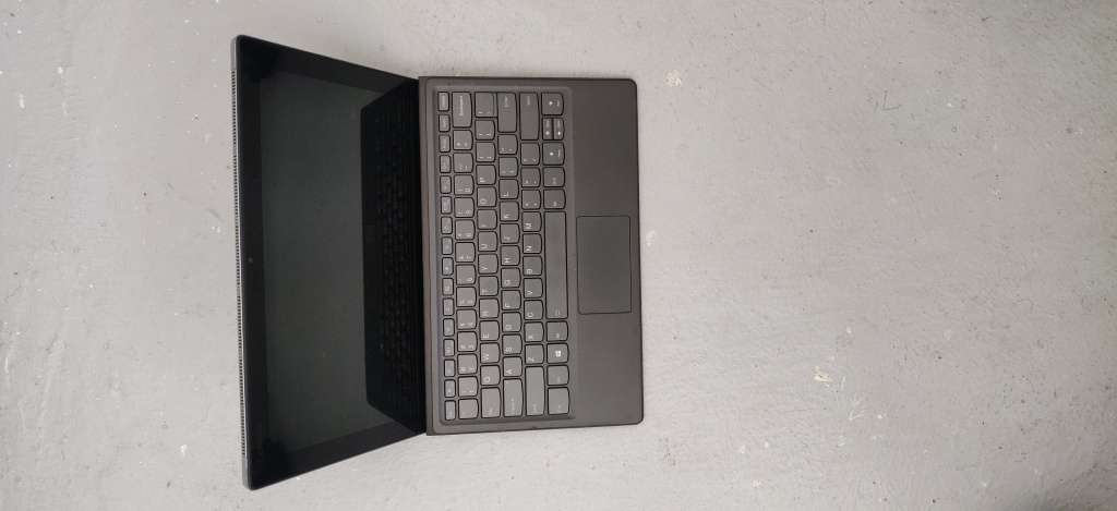 Lenovo Miix 520 Core i7 8550u, 256GB SSD, FHD IPS, Windows 11