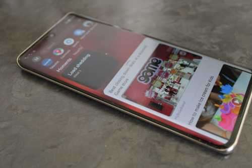 Huawei Nova 8 Rosegold Dual sim. 128gb gb. 1 year old. 2 pouches