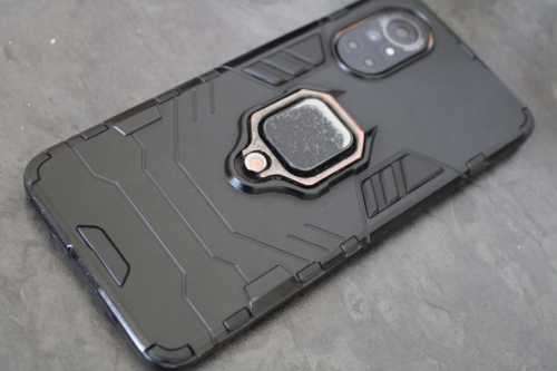 Huawei Nova 8 Rosegold Dual sim. 128gb gb. 1 year old. 2 pouches