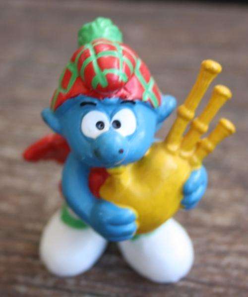 Scottish Smurf with bagpipes 20105 (Green socks variation)