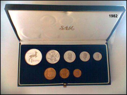 1982 - 8 Coins Short Proof Set, With 1 Rand Silver Coin, In an Original South African Mint Black Box