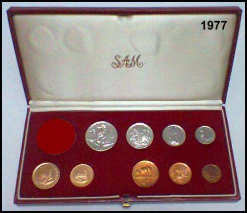 1977 - 9 Coin Proof Set With 1 Rand And 2 Rand Gold Coins. 1 Rand Silver Coin Missing.