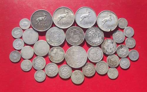 80% SILVER COINS. 175 GRAMS. FLORINS: 1944/1929. SHILLINGS: 1928/1947/1938.