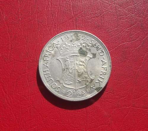 1952 UNION HALF CROWN IN UNCIRCULATED CONDITION.