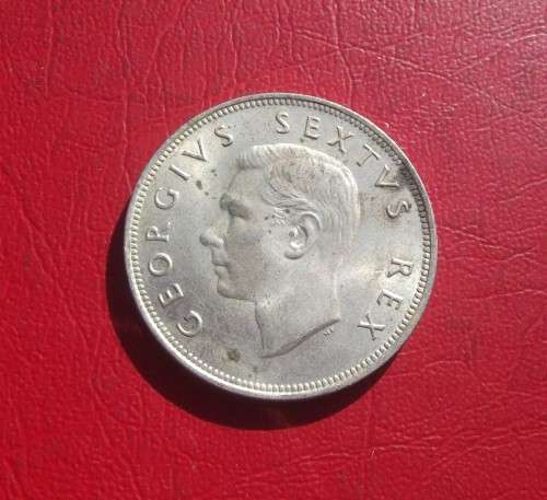1952 UNION HALF CROWN IN UNCIRCULATED CONDITION.