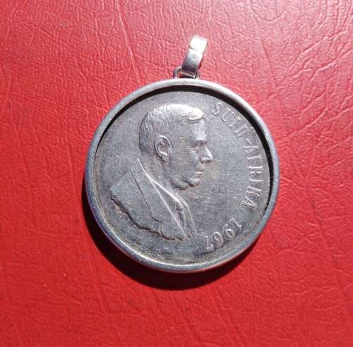 SILVER RAND IN SILVER (925) SETTING/PENDANT. WEIGHT: 16.85 GRAMS.