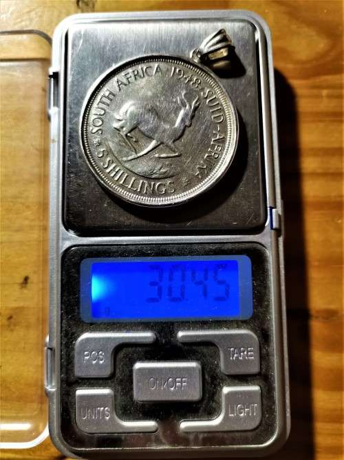 1948 SILVER CROWN IN SILVER SETTING (PENDANT). WEIGHT: 30.45 GRAMS.