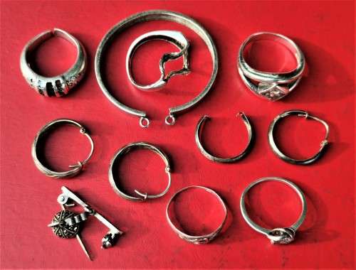 SCRAP 925 SILVER JEWELERY. WEIGHT: 19.10 GRAMS.