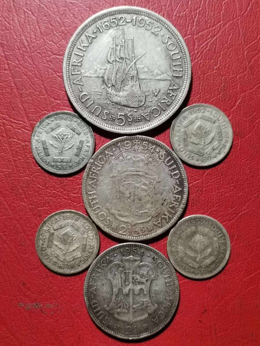 COLLECTION OF SA UNION SILVER COINS. 50% SILVER CONTENT. WEIGHT: 64 GRAMS.