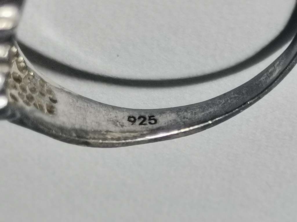 BEAUTIFUL SILVER 925 RING. LIGHT BLUE STONE. WEIGHT: 2.96 GRAMS.  INSIDE DIAMETER: 18MM.