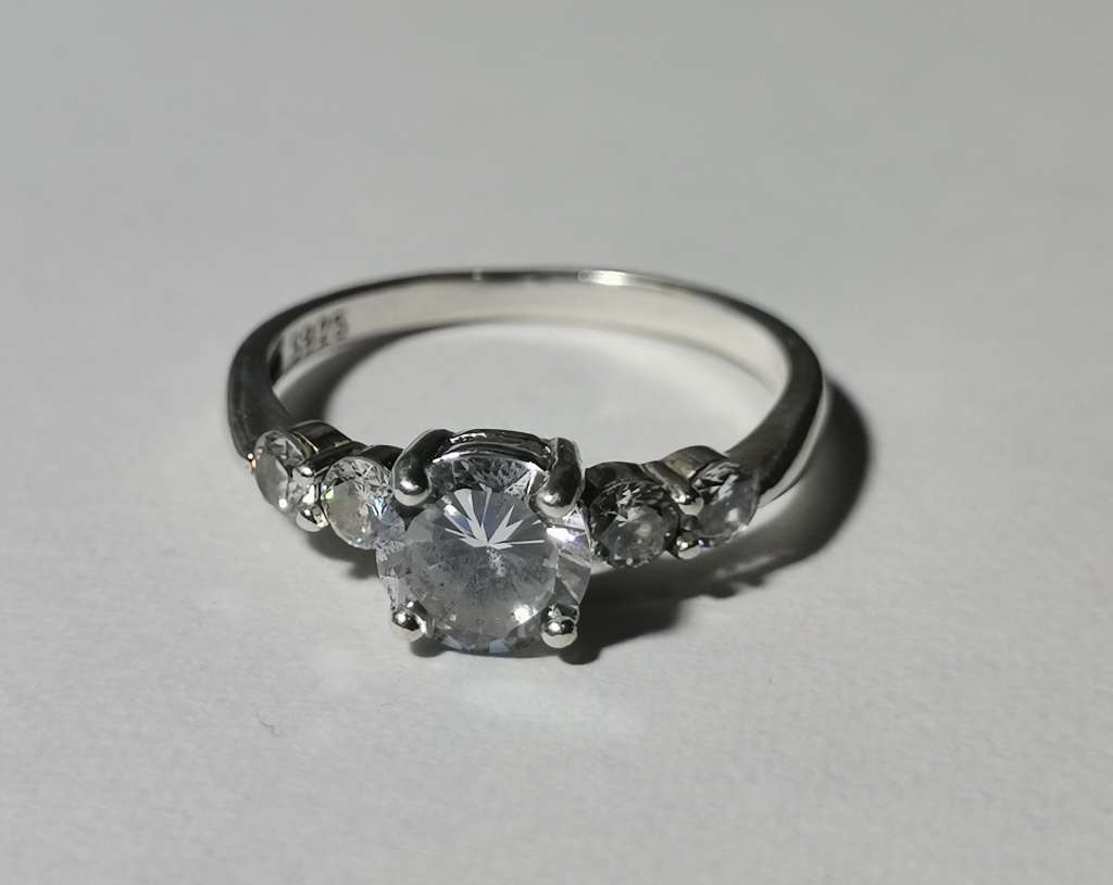 DAINTY SILVER 925 RING. WEIGHT: 2.25 GRAMS.  INSIDE DIAMETER: 17MM.