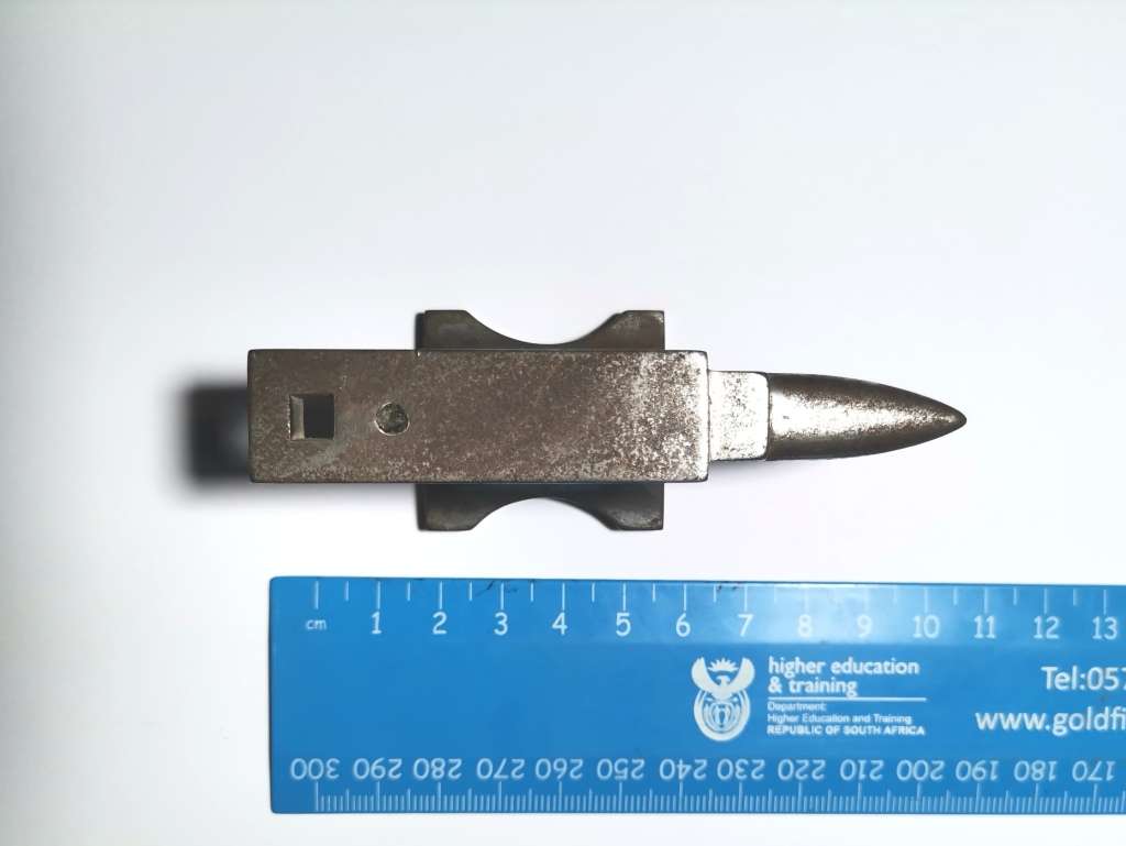 ANVIL / AAMBEELD. STEEL. WEIGHT: 254 GRAMS.