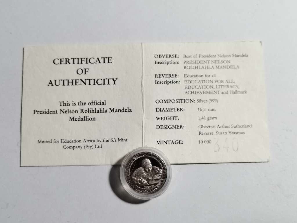 FNB PROOF PURE SILVER MANDELA MEDALLION WITH CERTIFICATE.