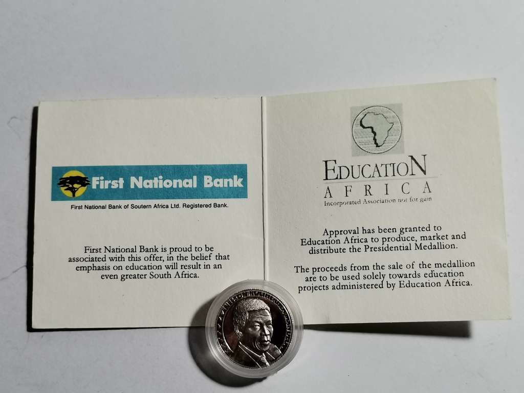 FNB PROOF PURE SILVER MANDELA MEDALLION WITH CERTIFICATE.