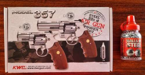 MODEL 357 FULL STEEL CO2 BB REVOLVER - NEW -BOXED
