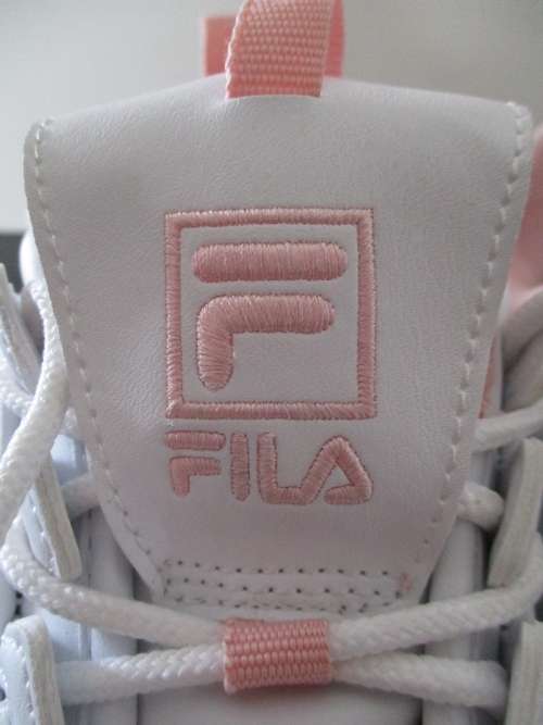 New FILA DISRUPTOR II 2 Shoes White with Pink Accents Size 6