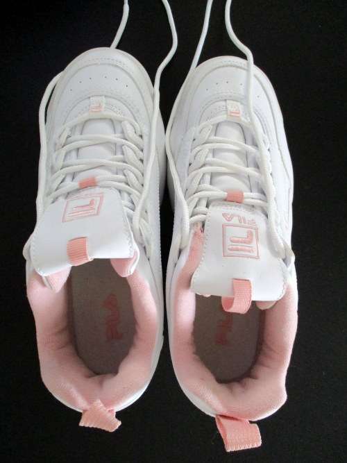 New FILA DISRUPTOR II 2 Shoes White with Pink Accents Size 6