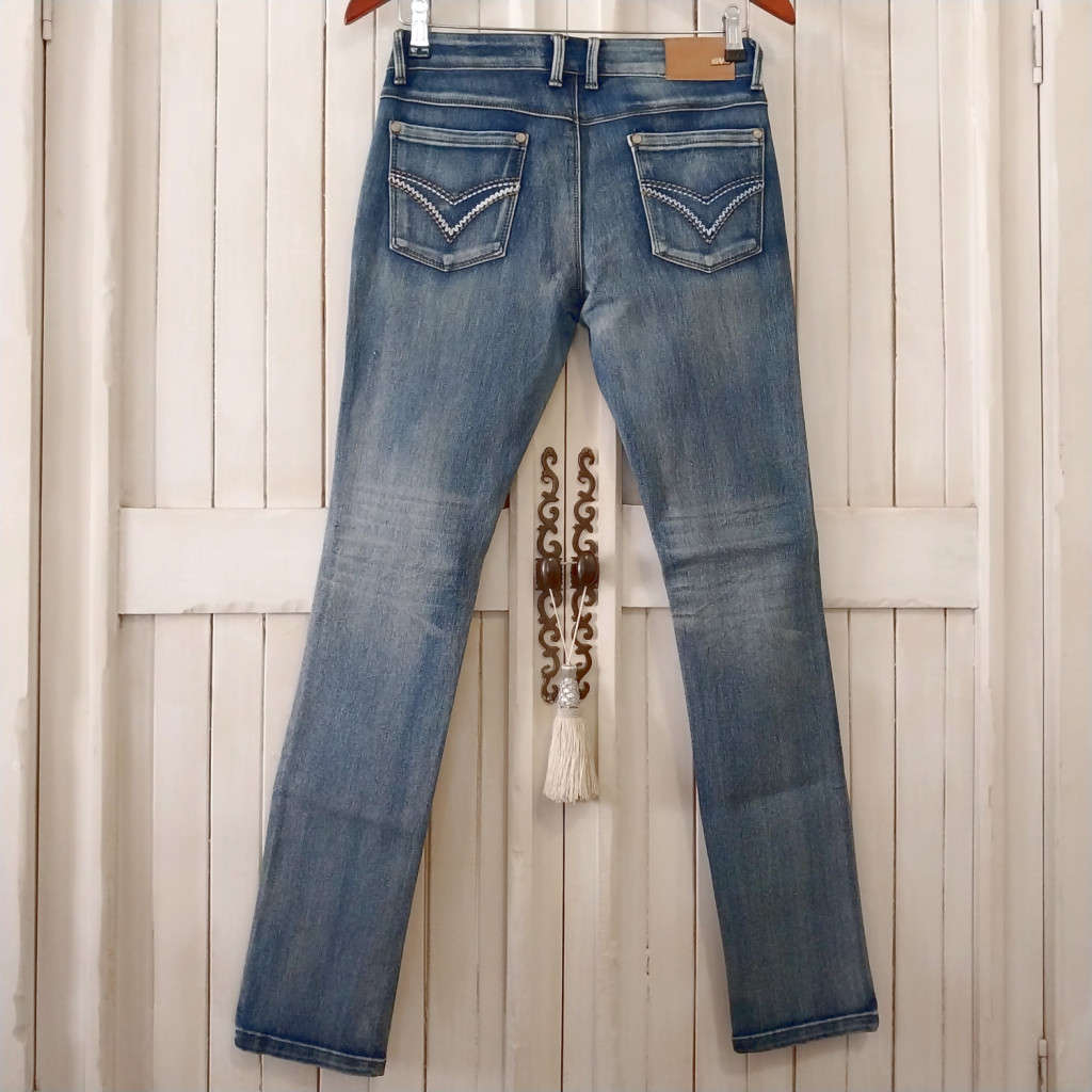 FOSCHINI NEWS DENIM LOW-RISE SKINNY STRETCH JEANS WITH STITCHING DETAIL ON POCKETS - MEDIUM WASH