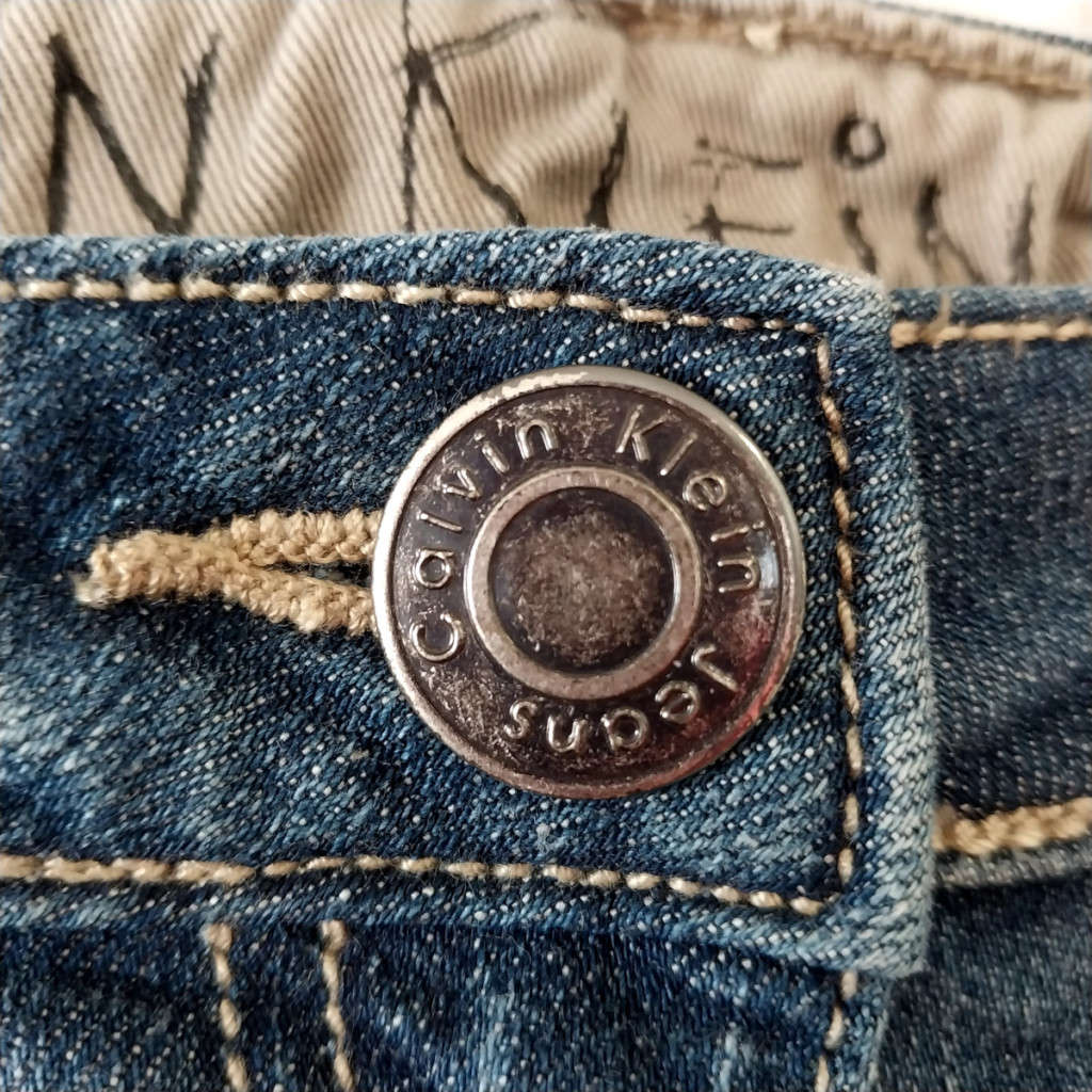 CALVIN KLEIN MID-RISE STRETCH RELAXED STRAIGHT LEG JEANS W30 - VINTAGE WASH