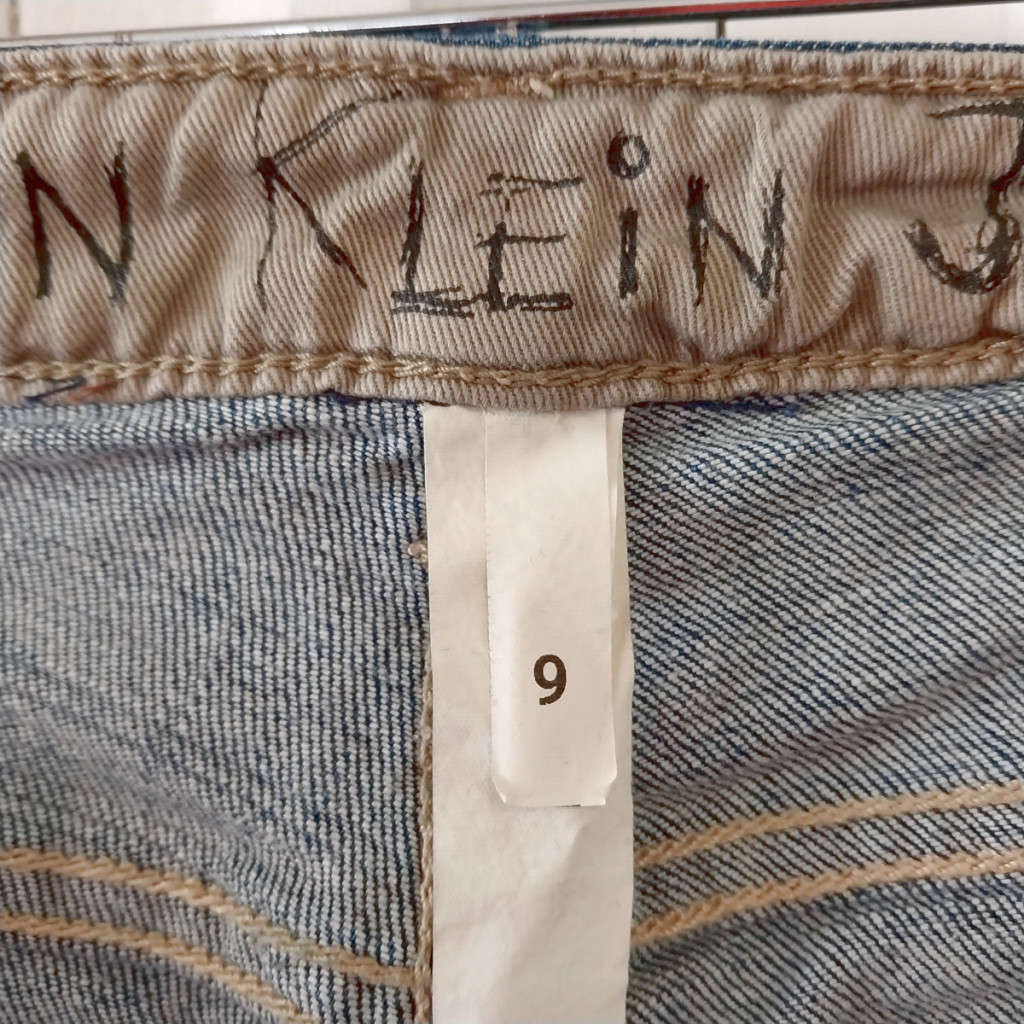 CALVIN KLEIN MID-RISE STRETCH RELAXED STRAIGHT LEG JEANS W30 - VINTAGE WASH