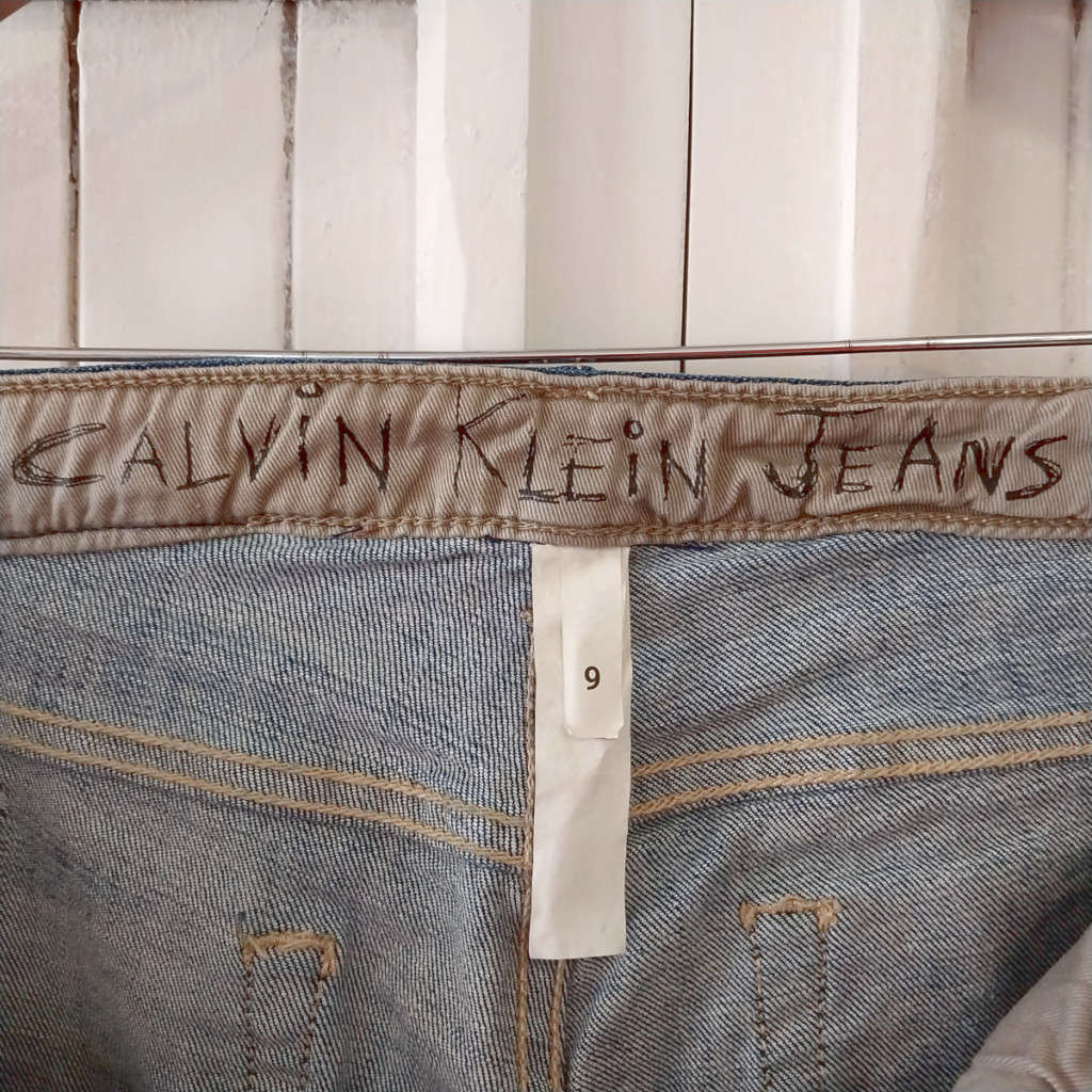 CALVIN KLEIN MID-RISE STRETCH RELAXED STRAIGHT LEG JEANS W30 - VINTAGE WASH