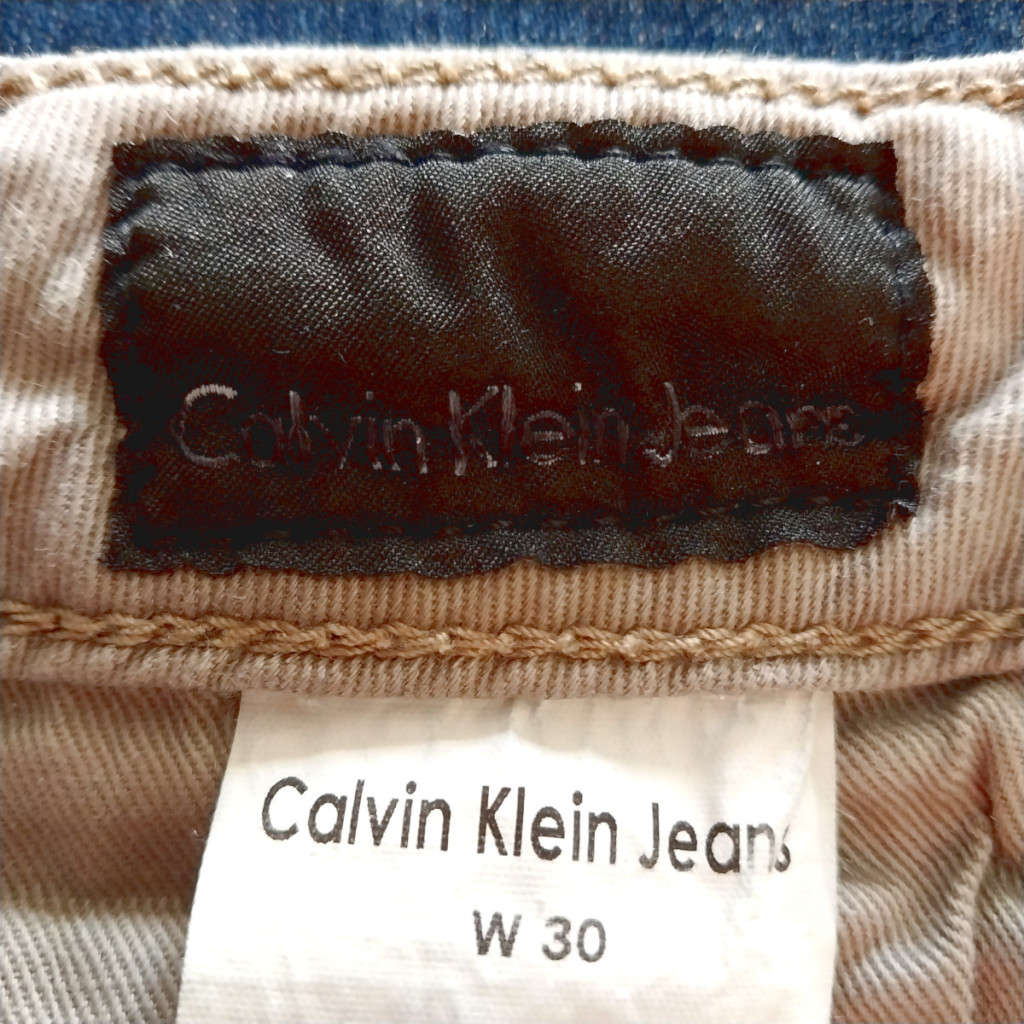CALVIN KLEIN MID-RISE STRETCH RELAXED STRAIGHT LEG JEANS W30 - VINTAGE WASH