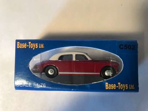 Base Toys C502 Riley Pathfinder in red and cream