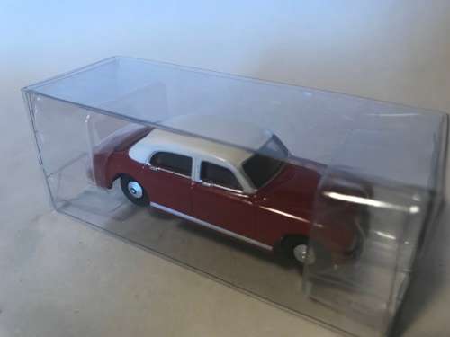 Base Toys C502 Riley Pathfinder in red and cream