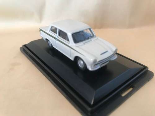 Oxford Diecast 76COR1001 Ford Cortina MK1 in ermine white and green livery